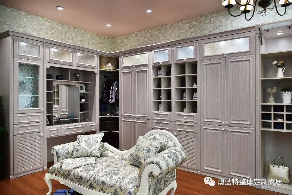 【澳藍(lán)特全房(fáng)定制(zhì)】衣櫃門(mén)選對(duì)，好(hǎo)的(de)搭配讓卧室瞬間(jiān)顔值爆表