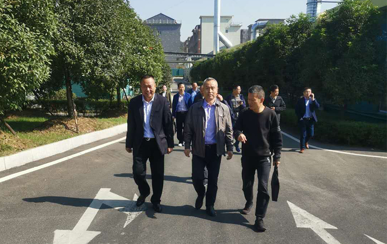 2020年(nián)11月(yuè)4日(rì)上(shàng)饒市(shì)政協副主席黃(huáng)統征及一(yī)行(xíng)領導參觀調研我司